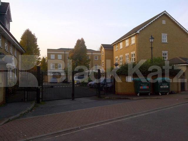 			2 Bedroom, 1 bath, 1 reception Apartment			 Bakery Close, Stockwell/Oval